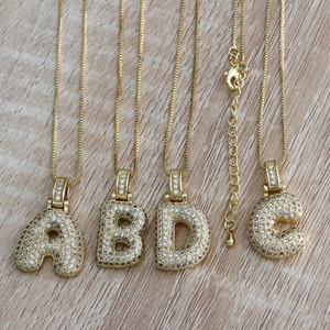 Halskette mit eisgekühltem Alphabet-Kristall-Anhänger