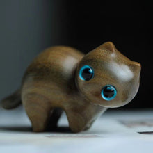 Laden Sie das Bild in den Galerie-Viewer, Handgefertigte holzgeschnitzte Katze