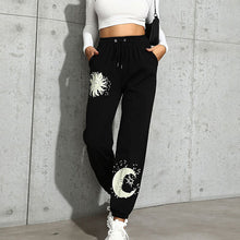 Laden Sie das Bild in den Galerie-Viewer, Lässige Jogginghose mit Sternen- und Mondmuster