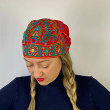 Laden Sie das Bild in den Galerie-Viewer, Besticktes Kopftuch im Ethno-Stil
