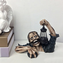Laden Sie das Bild in den Galerie-Viewer, Halloween Zombie Ornament aus Harz