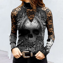 Laden Sie das Bild in den Galerie-Viewer, T-Shirt mit Totenkopf-Print aus Spitze