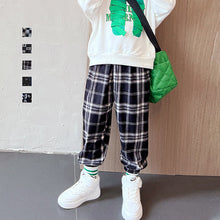 Laden Sie das Bild in den Galerie-Viewer, Jogginghose mit Schachbrettmuster für Kinder