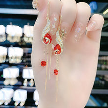 Laden Sie das Bild in den Galerie-Viewer, Pfau Quasten Ohrringe