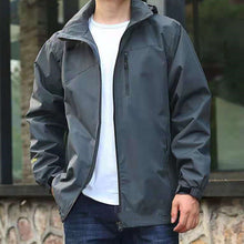 Laden Sie das Bild in den Galerie-Viewer, Wind- und wasserdichte Jacke