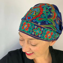 Laden Sie das Bild in den Galerie-Viewer, Besticktes Kopftuch im Ethno-Stil