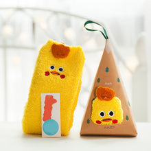 Laden Sie das Bild in den Galerie-Viewer, Weihnachtsgeschenkbox – süße Plüschsocken