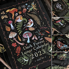 Laden Sie das Bild in den Galerie-Viewer, Dunkelwald Mondkalender 2022/2023