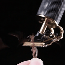 Laden Sie das Bild in den Galerie-Viewer, Vintage Ölkopf Farbverlauf Gravur elektrischen Haarschneider