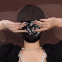 Laden Sie das Bild in den Galerie-Viewer, Exquisites Haarartefakt in Kamelienform