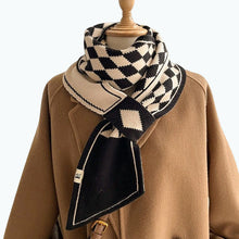 Laden Sie das Bild in den Galerie-Viewer, Doppelt gestricktes modisches Halstuch
