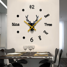 Laden Sie das Bild in den Galerie-Viewer, Hirschkopf Wanduhr