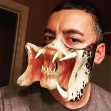 Laden Sie das Bild in den Galerie-Viewer, Raubtier Latex Halbgesichtsmaske