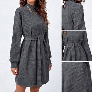 Langärmeliges Gürtelkleid