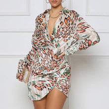 Laden Sie das Bild in den Galerie-Viewer, Stilvolles Chiffon-Kleid mit V-Ausschnitt