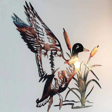 Laden Sie das Bild in den Galerie-Viewer, Wildente Deko-Anhänger aus Metall