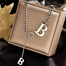 Laden Sie das Bild in den Galerie-Viewer, Modische Halskette Im Buchstaben Stil