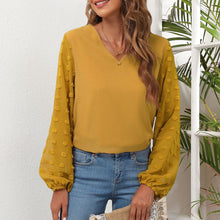 Laden Sie das Bild in den Galerie-Viewer, Langärmliges T-Shirt aus Chiffon mit V-Ausschnitt