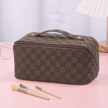 Laden Sie das Bild in den Galerie-Viewer, Kosmetiktasche mit Retro-Karomuster