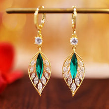 Laden Sie das Bild in den Galerie-Viewer, Armband aus Hetian-Jade mit Blatt