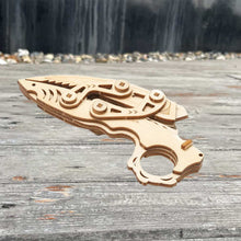 Laden Sie das Bild in den Galerie-Viewer, Faltendes dreidimensionales Messermodellspielzeug