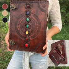 Laden Sie das Bild in den Galerie-Viewer, Paranormales Notizbuch mit 7 Chakra-Edelsteinen