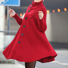 Laden Sie das Bild in den Galerie-Viewer, Geknöpftes Stricktkleid mit losen Ärmeln und stehender Faltenrevers