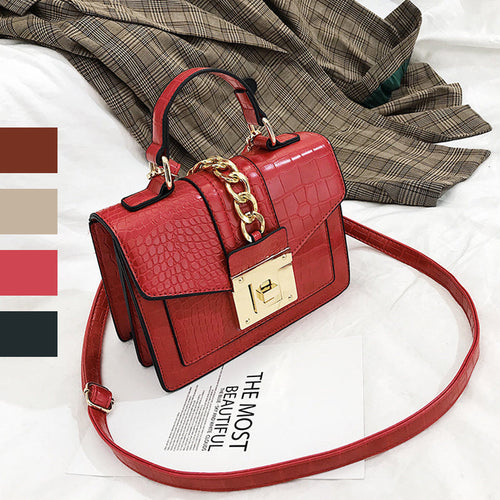 Kleine quadratische Tasche mit Steinmuster