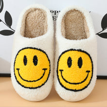 Laden Sie das Bild in den Galerie-Viewer, Winter Hausschuhe mit Smiley-Gesicht