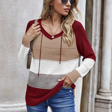 Laden Sie das Bild in den Galerie-Viewer, Strickpullover mit Kapuze