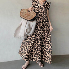 Laden Sie das Bild in den Galerie-Viewer, Langes Kleid mit Leopardenmuster