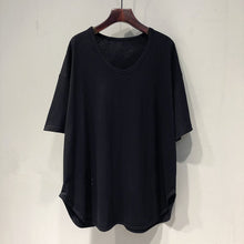 Laden Sie das Bild in den Galerie-Viewer, Einfaches T-Shirt mit U-Ausschnitt in Übergröße