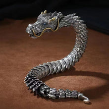 Laden Sie das Bild in den Galerie-Viewer, Silbernes handgefertigtes Drachenkettenarmband