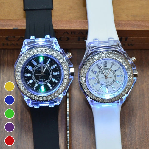 Leuchtende diamantbesetzte Quarzuhr