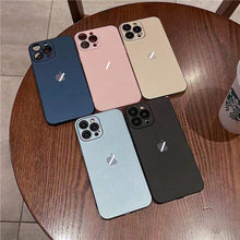 Laden Sie das Bild in den Galerie-Viewer, iPhone Klassische Mattierte Handyhülle