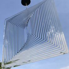 Laden Sie das Bild in den Galerie-Viewer, 3D dreidimensionales quadratisches rotierendes Windspiel aus Edelstahl