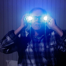 Laden Sie das Bild in den Galerie-Viewer, Lesebrille mit LED-Beleuchtung