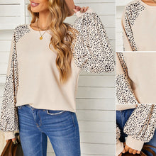 Laden Sie das Bild in den Galerie-Viewer, Langärmliges T-Shirt mit Rundhalsausschnitt und Leopardenmuster