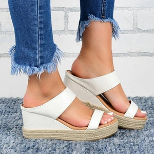 Rutschfeste Damensandalen mit dicker Sohle