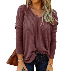 Modischer Strickpullover mit V-Ausschnitt
