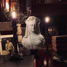 Laden Sie das Bild in den Galerie-Viewer, Verschleierte Dame - Gotische Skulptur