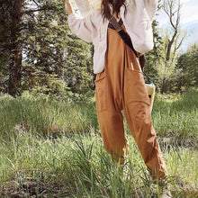 Laden Sie das Bild in den Galerie-Viewer, Minimalistischer Overall mit Taschen und V-Ausschnitt