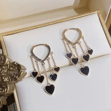 Laden Sie das Bild in den Galerie-Viewer, Schwarze lange Liebesquastenohrringe
