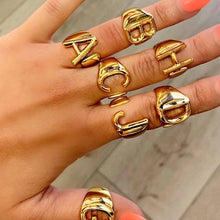 Laden Sie das Bild in den Galerie-Viewer, Damen Buchstaben Ring