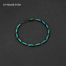 Laden Sie das Bild in den Galerie-Viewer, Schlichtes und stilvolles Titanarmband