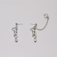 Laden Sie das Bild in den Galerie-Viewer, Hängende Totenkopfohrringe