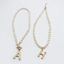 Laden Sie das Bild in den Galerie-Viewer, Perlenkette mit Initialen