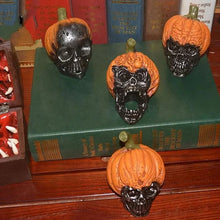 Laden Sie das Bild in den Galerie-Viewer, Halloween-Dekorationen - Böser Kürbisschädel