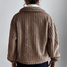 Laden Sie das Bild in den Galerie-Viewer, Revers-Plüsch-Jacke