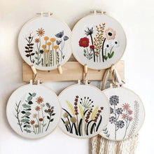 Laden Sie das Bild in den Galerie-Viewer, Florales Stickset